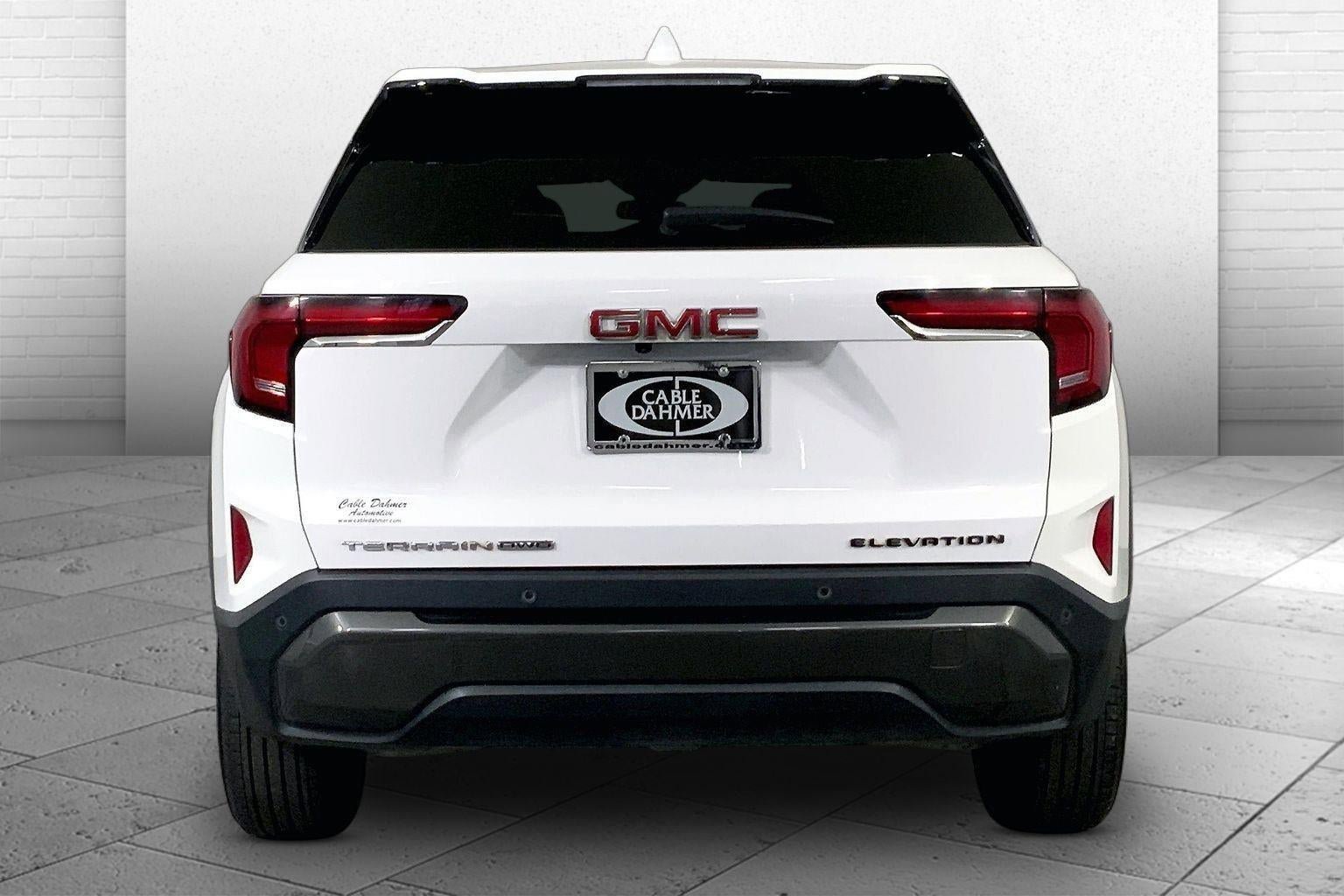 Used 2025 GMC Terrain Elevation AWD/4WD image 3