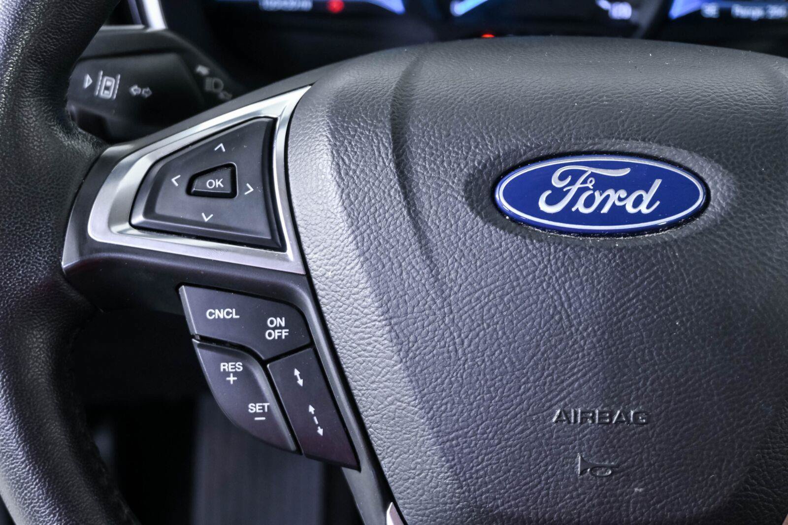 Used 2019 Ford Fusion Energi Titanium FWD image 9