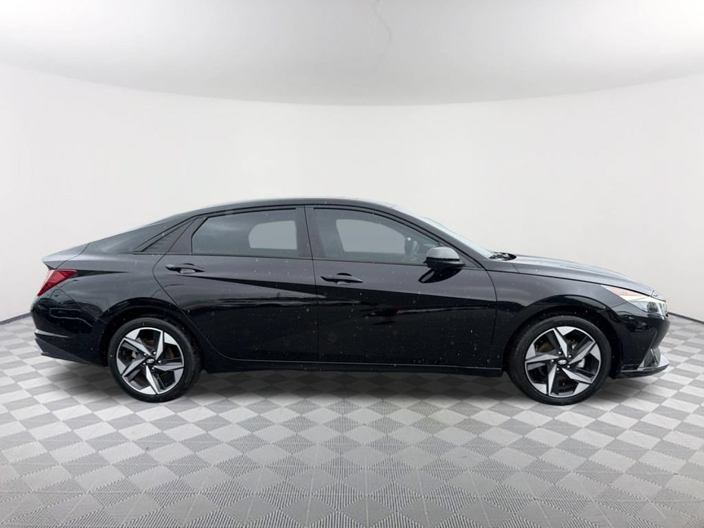 Used 2023 Hyundai Elantra SEL w/ Convenience Package FWD image 4
