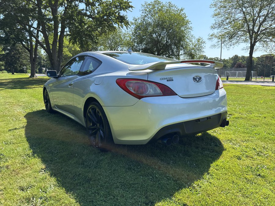 Used 2010 Hyundai Genesis 3.8 RWD image 16