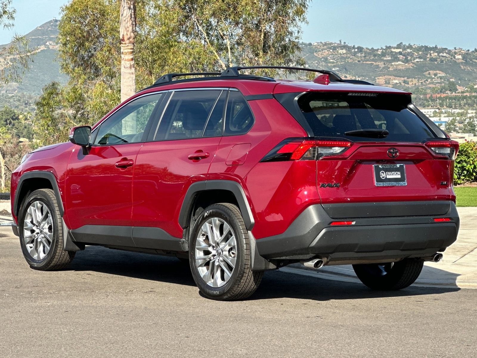 Used 2025 Toyota RAV4 XLE Premium FWD image 5