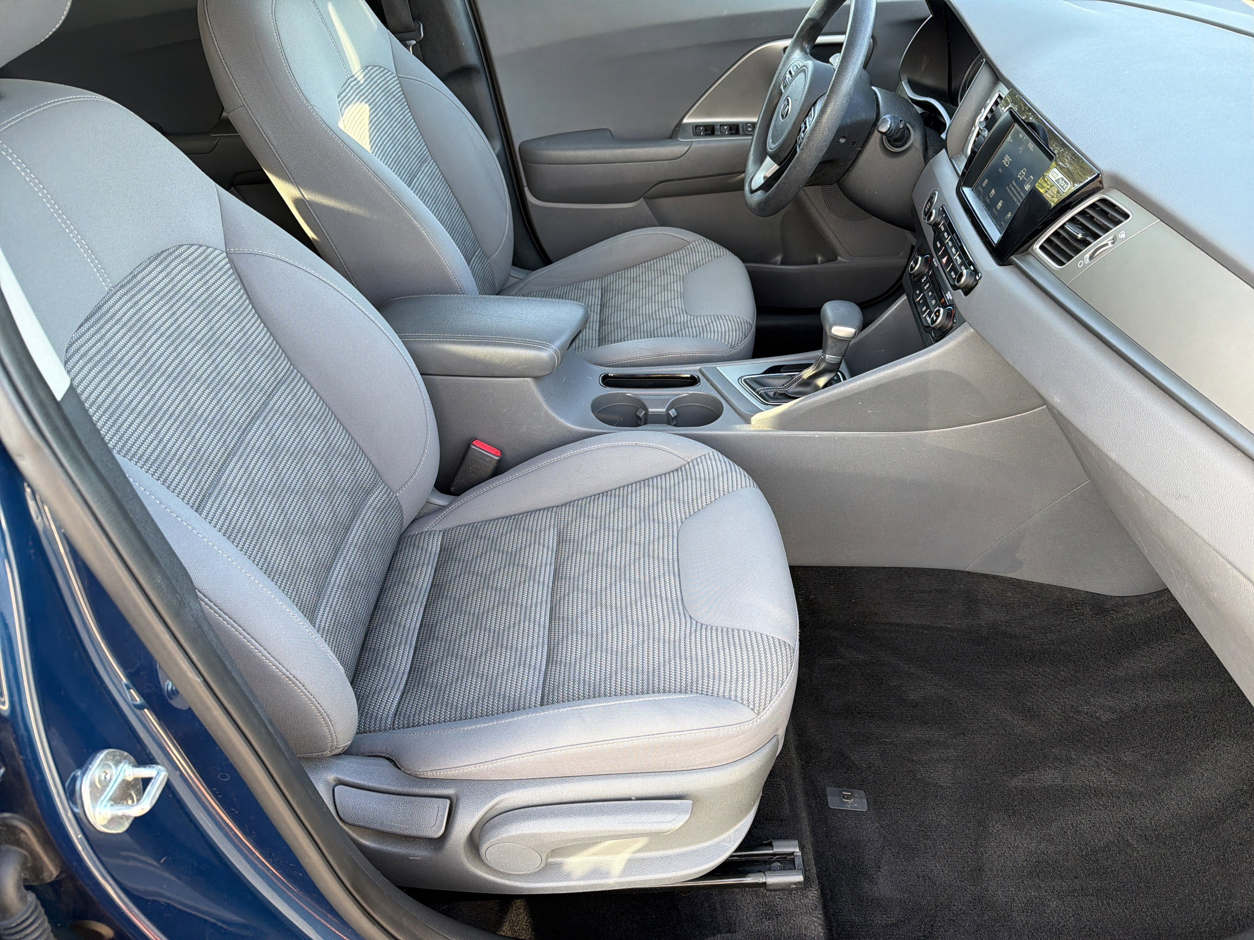 Used 2018 Kia Niro LX image 16