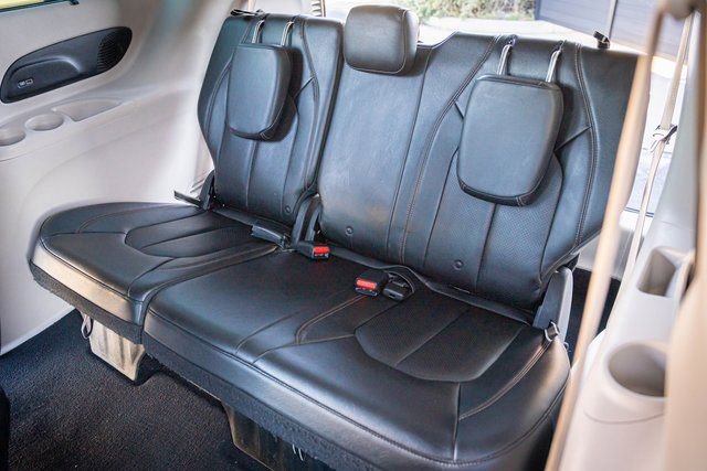 Used 2017 Chrysler Pacifica Touring-L Plus image 29