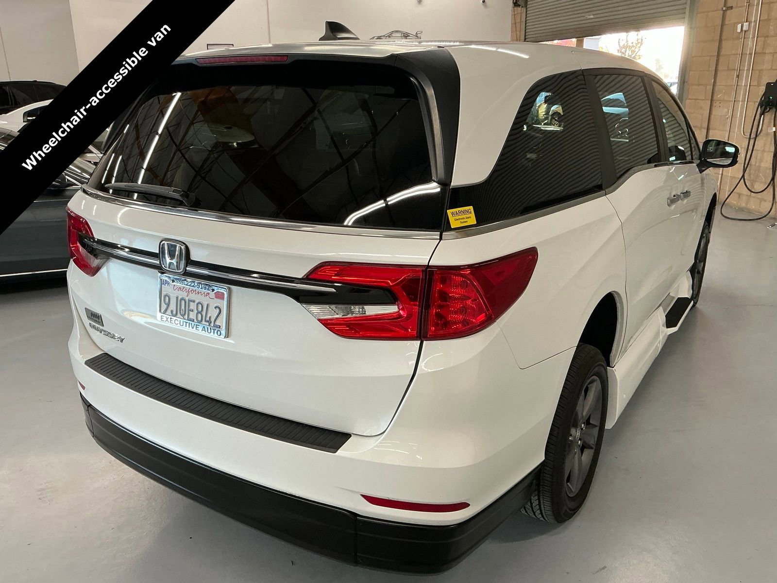 Used 2021 Honda Odyssey EX image 3