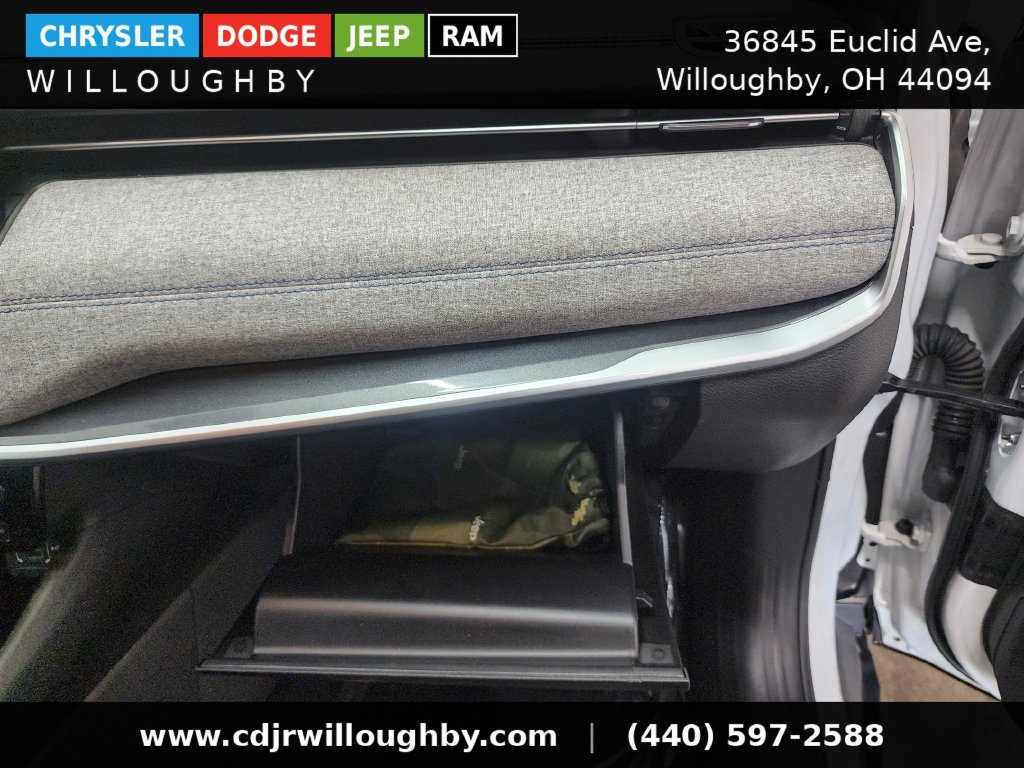 Used 2024 Jeep Compass Latitude AWD/4WD image 33