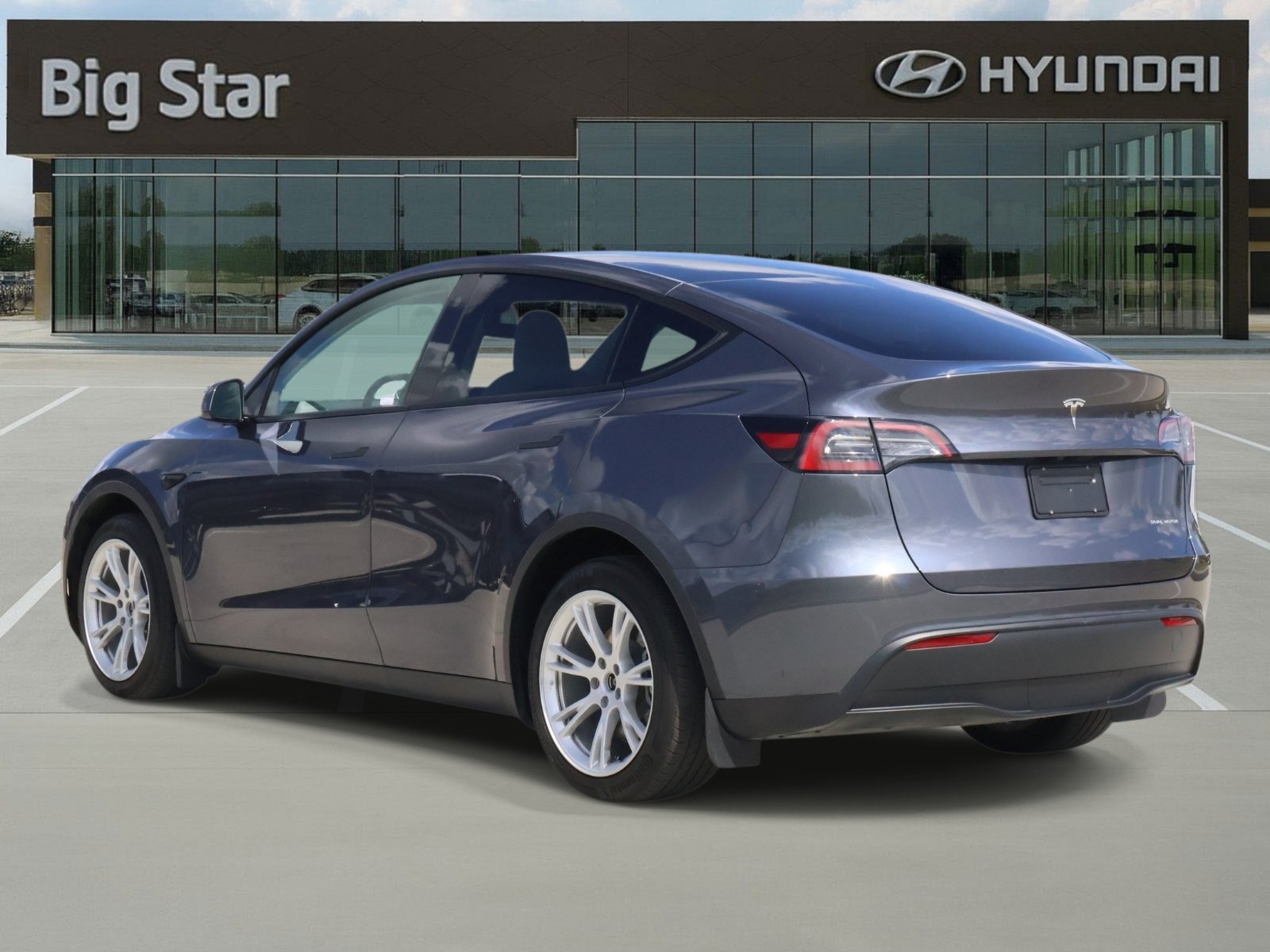 Used 2023 Tesla Model Y Long Range AWD/4WD image 3