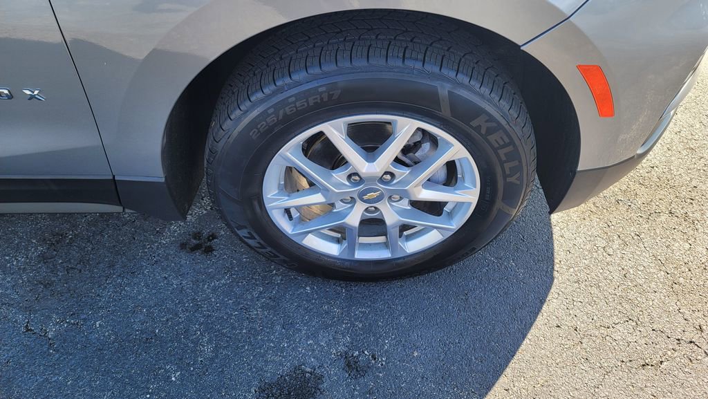 Used 2023 Chevrolet Equinox LS AWD/4WD image 15