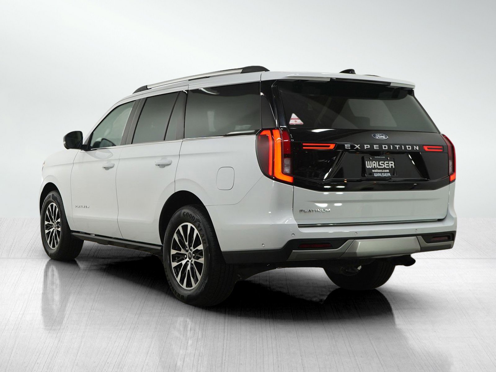 Used 2025 Ford Expedition Platinum AWD/4WD image 4