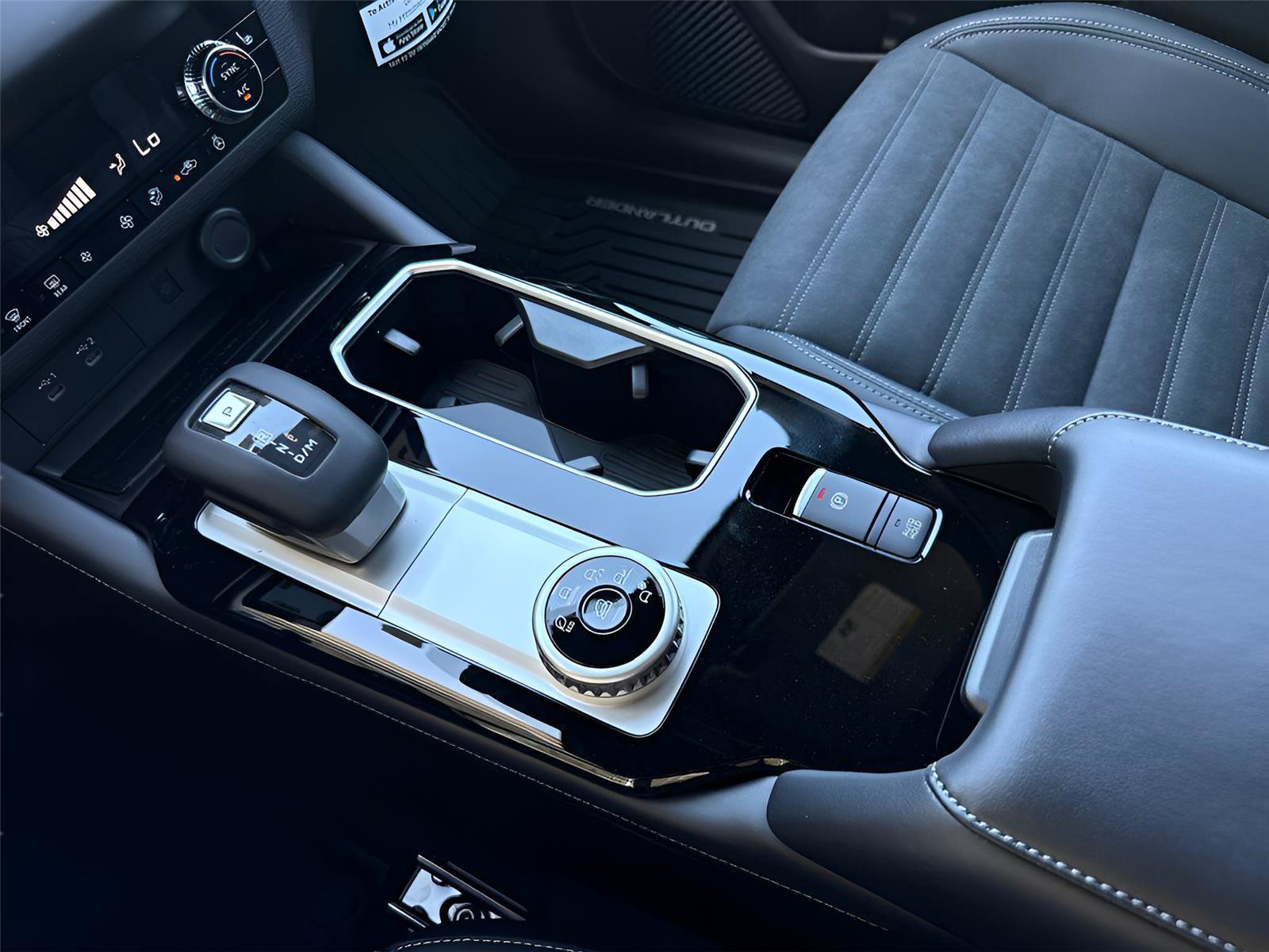 New 2026 Mitsubishi Outlander LE FWD image 22