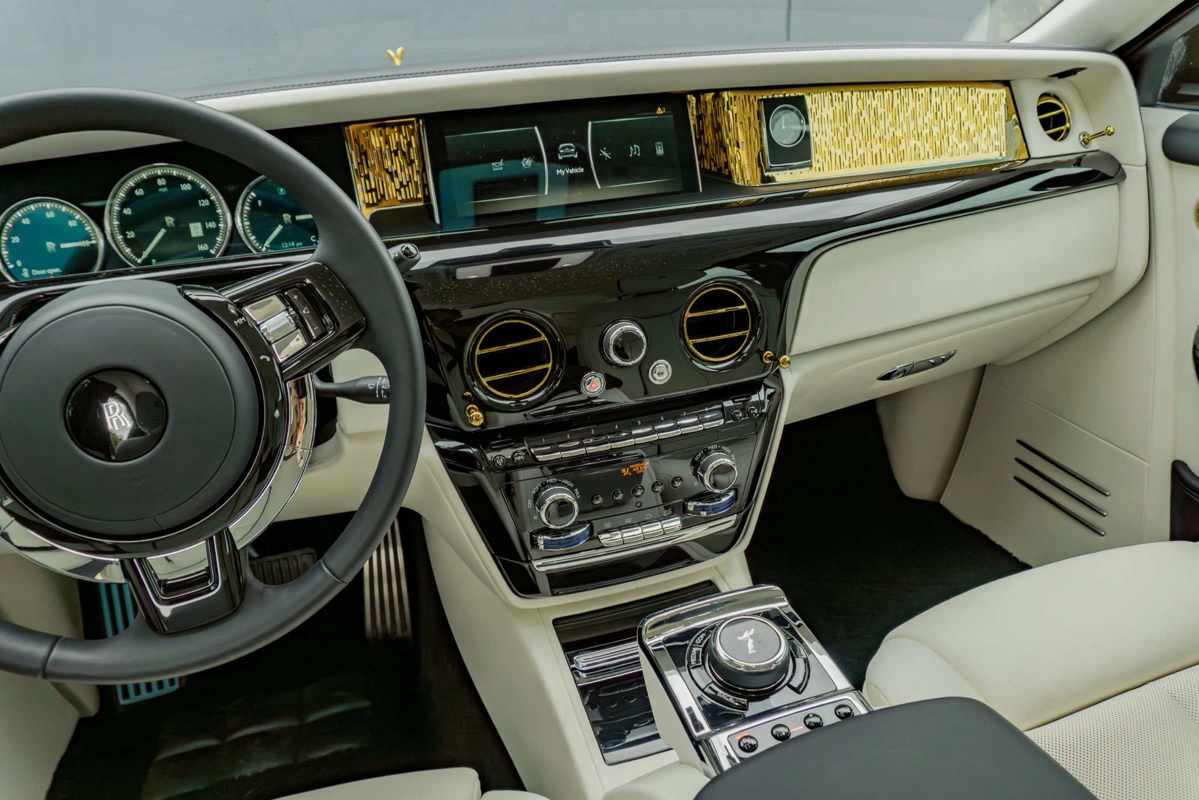 Used 2024 Rolls-Royce Phantom Sedan RWD image 82