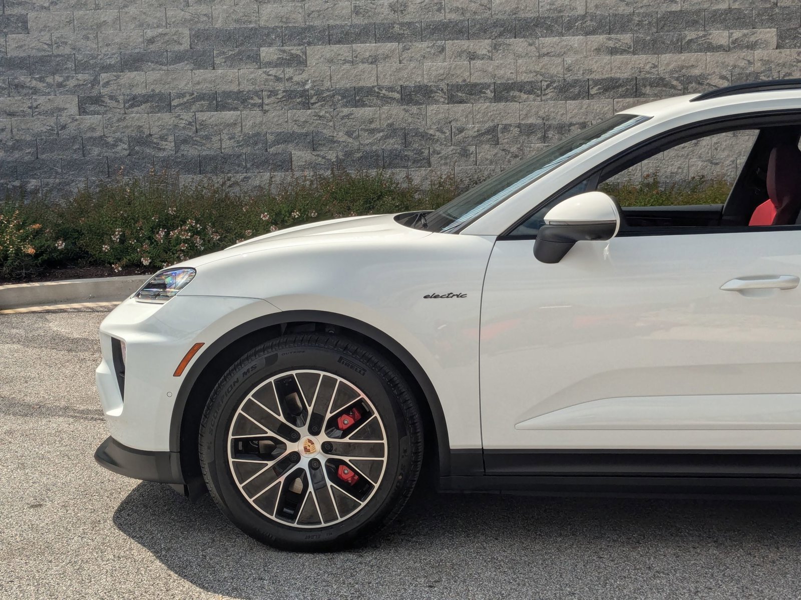 New 2025 Porsche Macan 4S Electric image 11