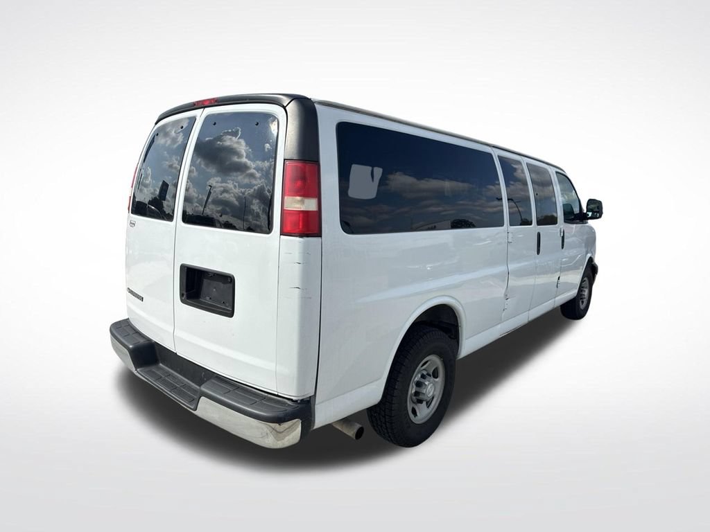 Used 2017 Chevrolet Express 3500 LT w/ LT Preferred Equipment Group RWD image 7