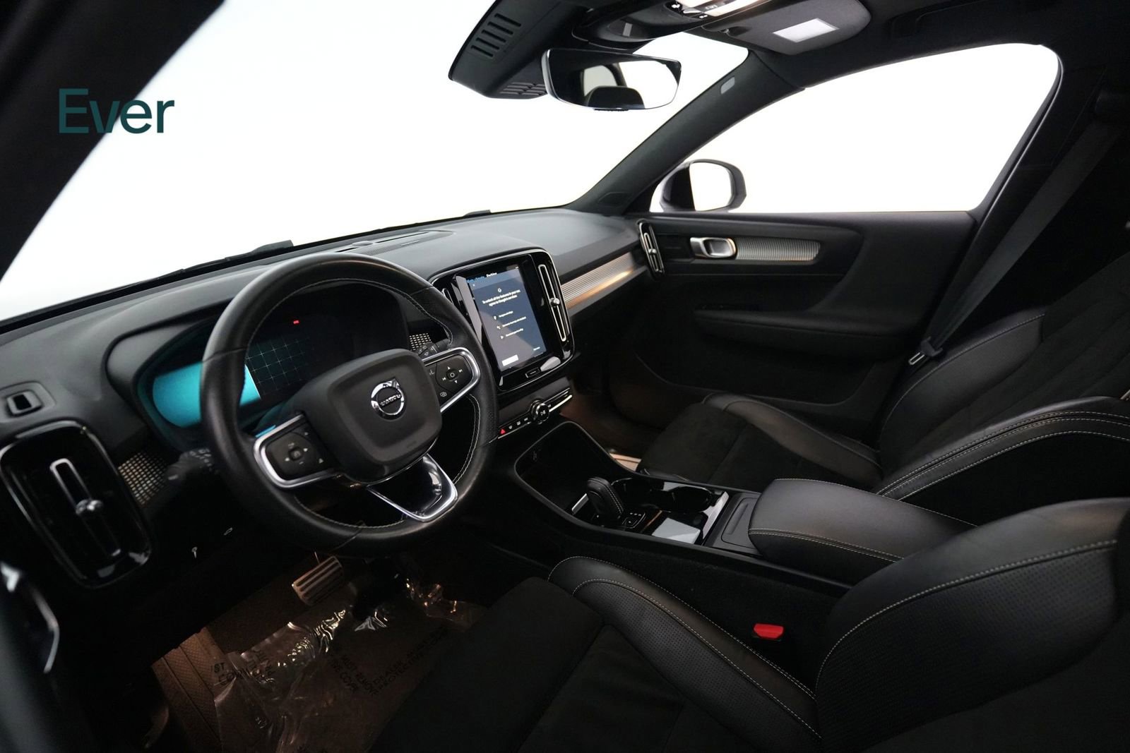 Used 2021 Volvo XC40 P8 Recharge w/ Advanced Package image 23