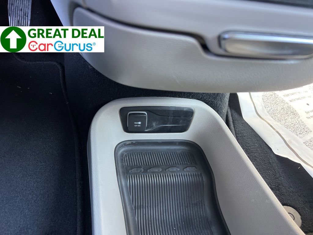 Used 2022 Chrysler Pacifica Touring-L w/ Uconnect Theater Family Group FWD image 36