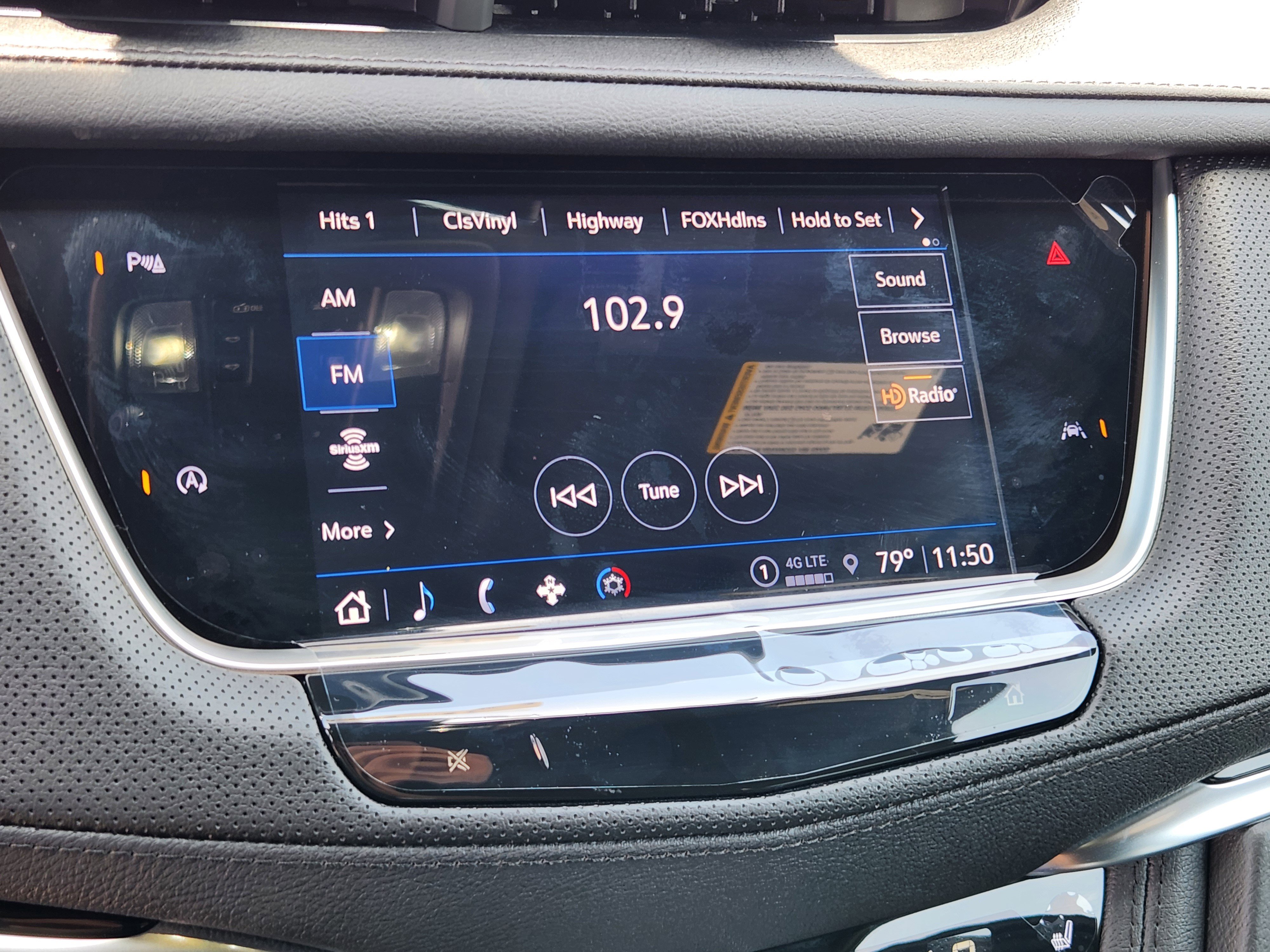 New 2025 Cadillac XT6 Luxury image 23