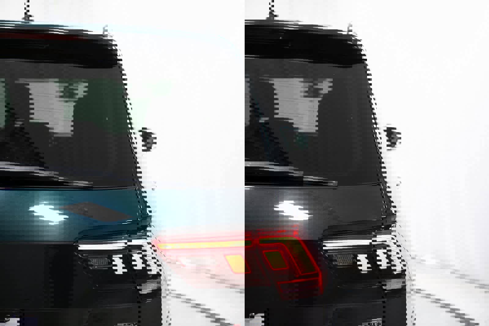 Used 2019 Volkswagen Tiguan SE w/ Panoramic Sunroof Package image 33