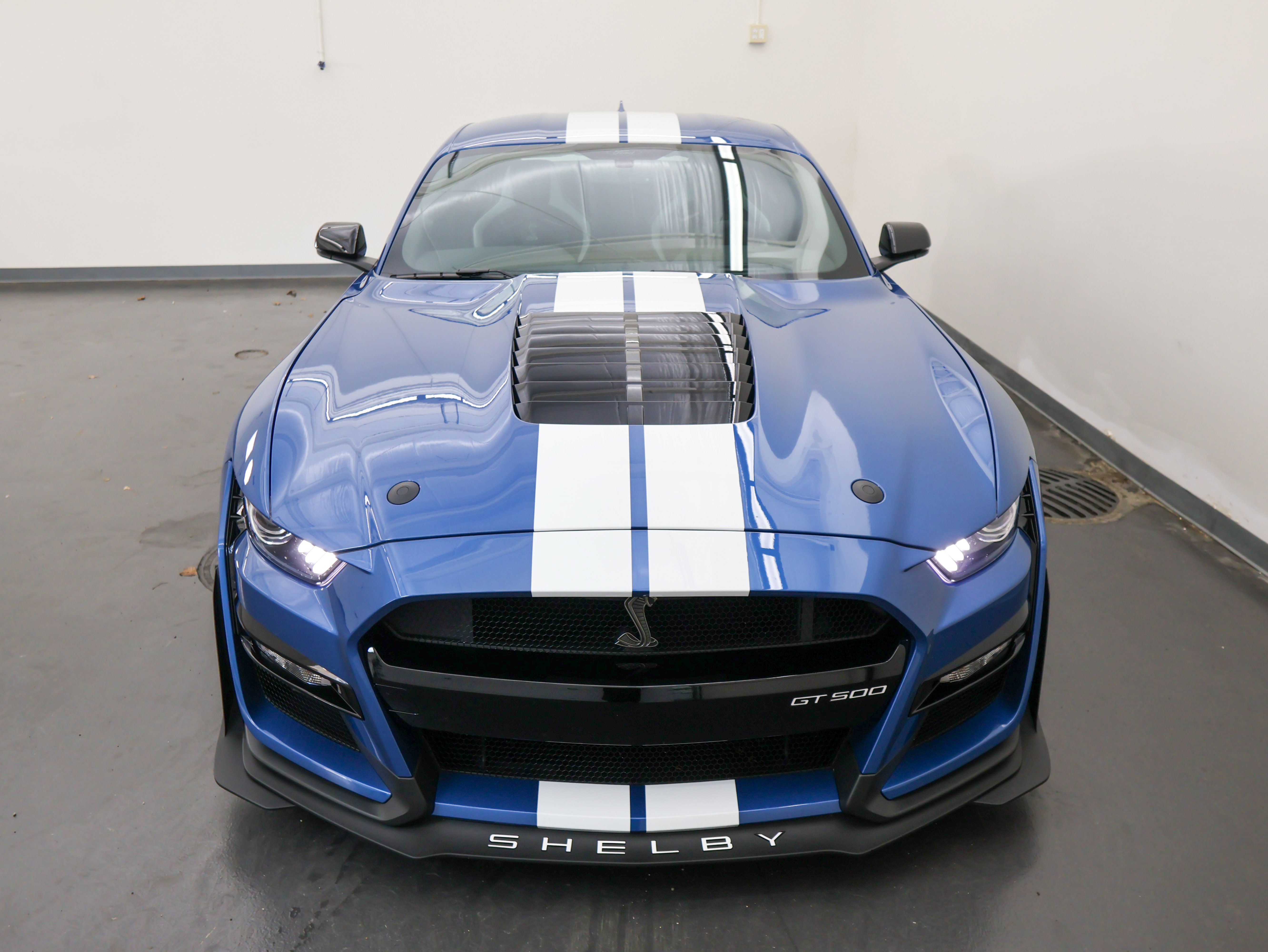 Used 2020 Ford Mustang Shelby GT500 w/ Carbon Fiber Track Pack RWD image 9