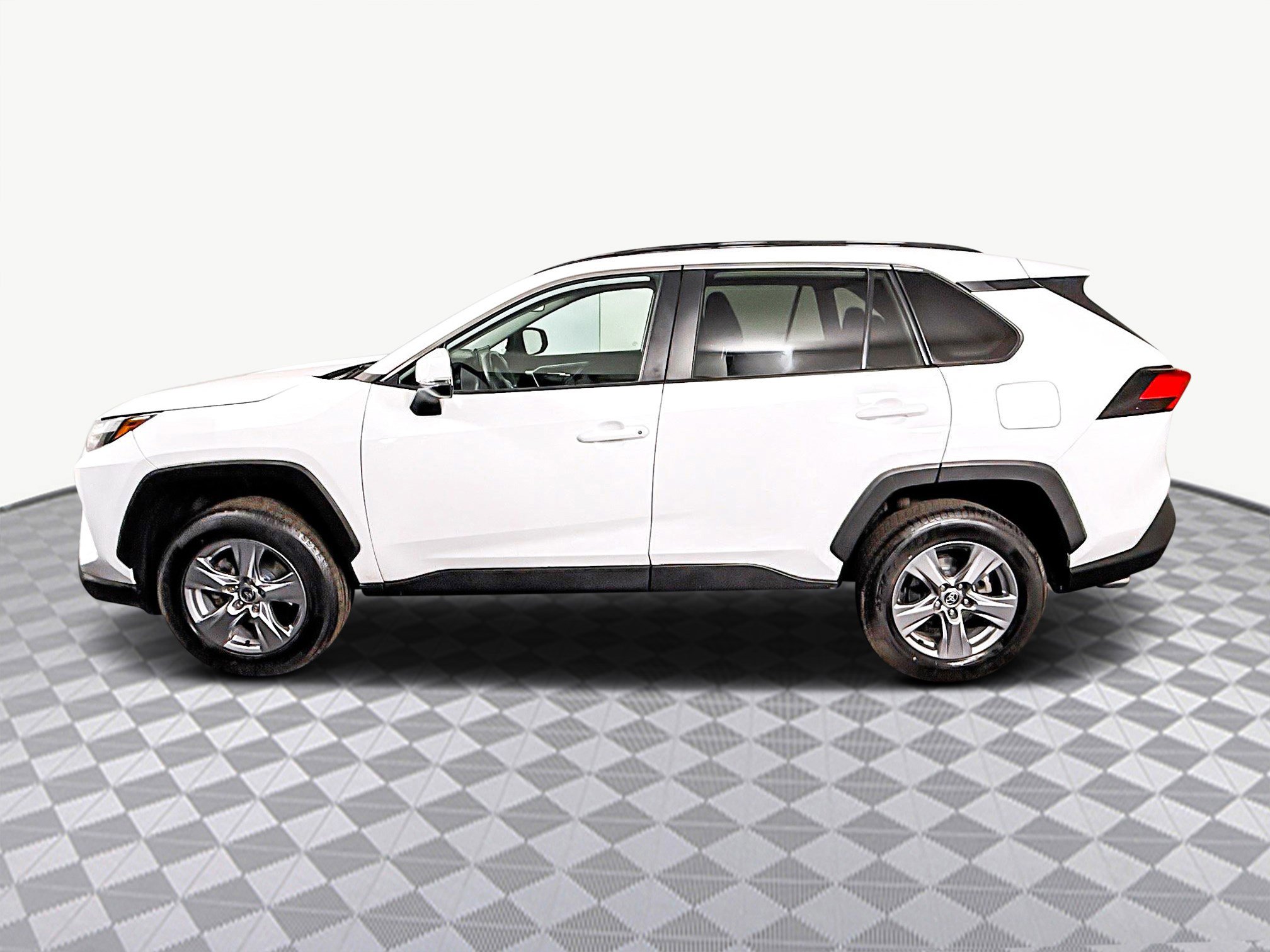 Used 2022 Toyota RAV4 XLE image 6