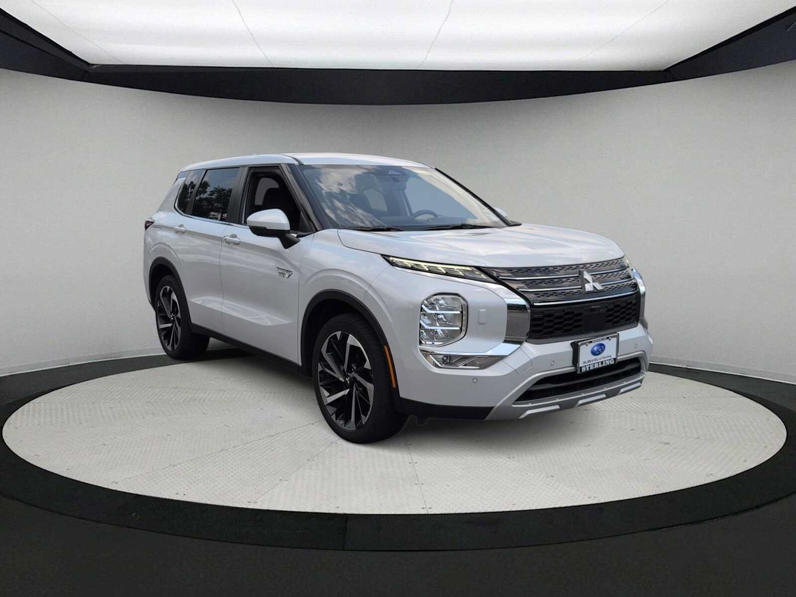 Used 2024 Mitsubishi Outlander SE AWD/4WD image 2