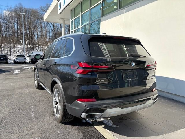 Used 2025 BMW X5 xDrive40i w/ Parking Assistance Package image 3