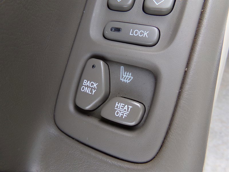 Used 2003 Cadillac De Ville Sedan w/ Comfort & Convenience Package image 71