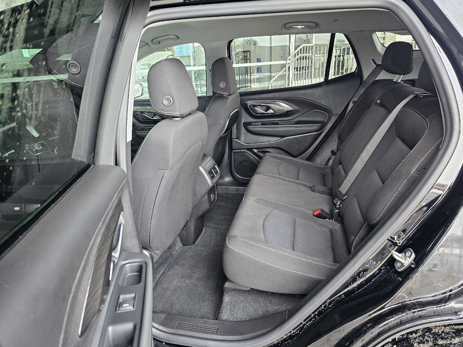 Used 2024 GMC Terrain SLE w/ Driver Convenience Package image 17