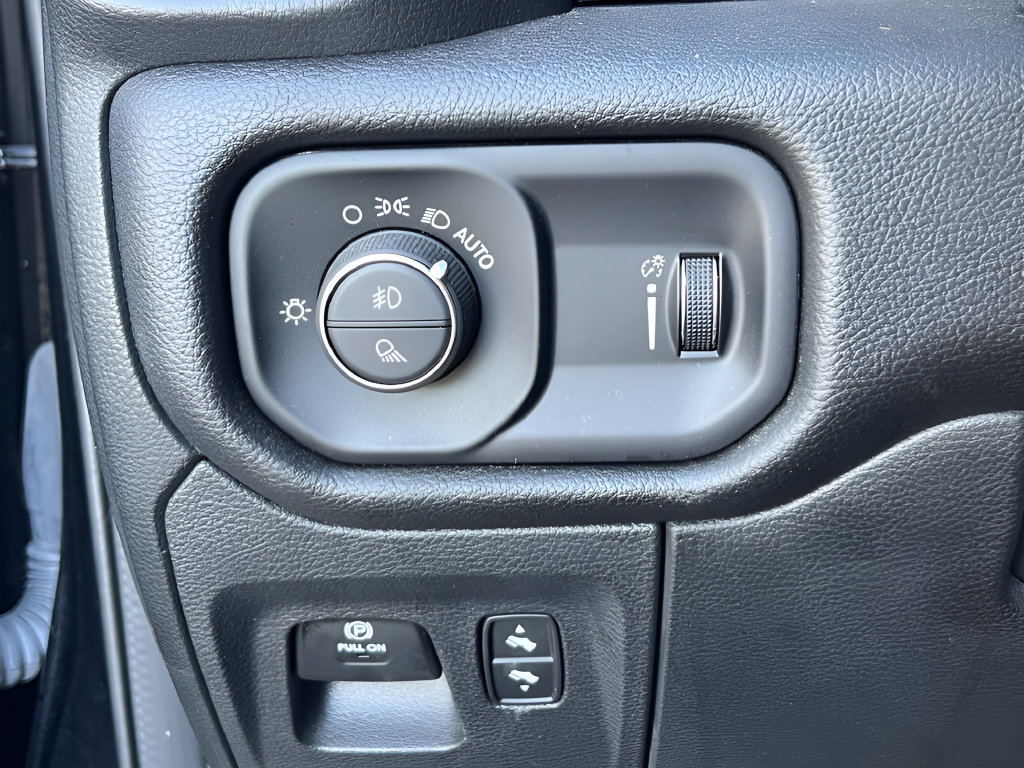 Used 2023 RAM 1500 Big Horn AWD/4WD image 23