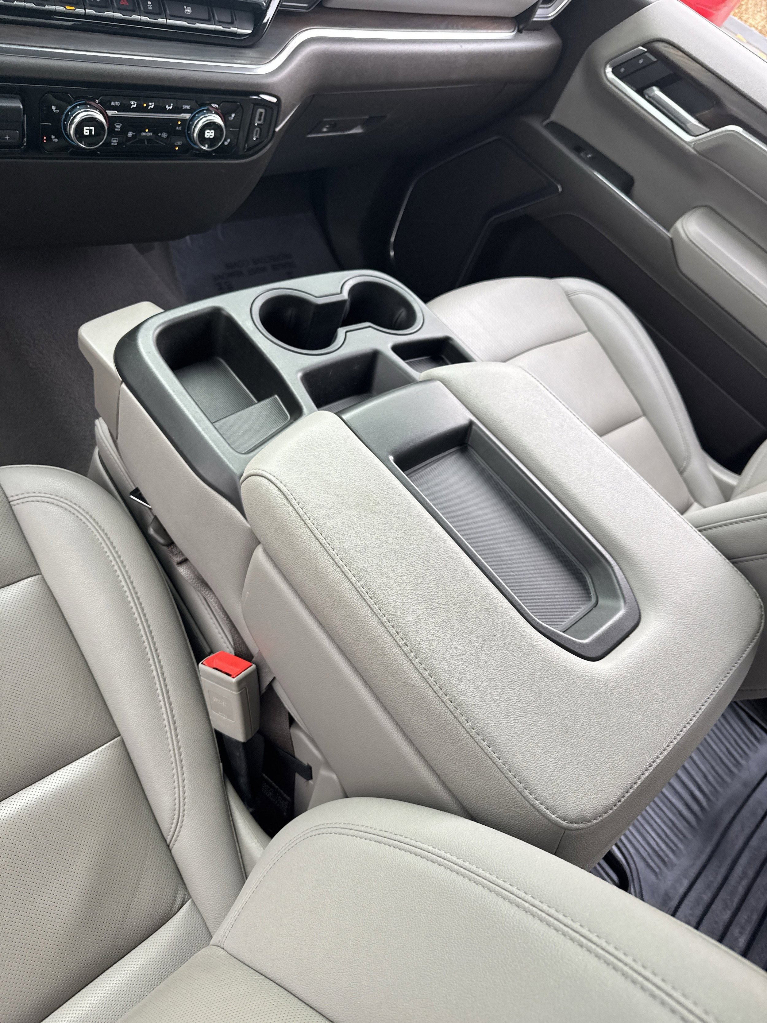 Used 2025 GMC Sierra 1500 SLT image 7