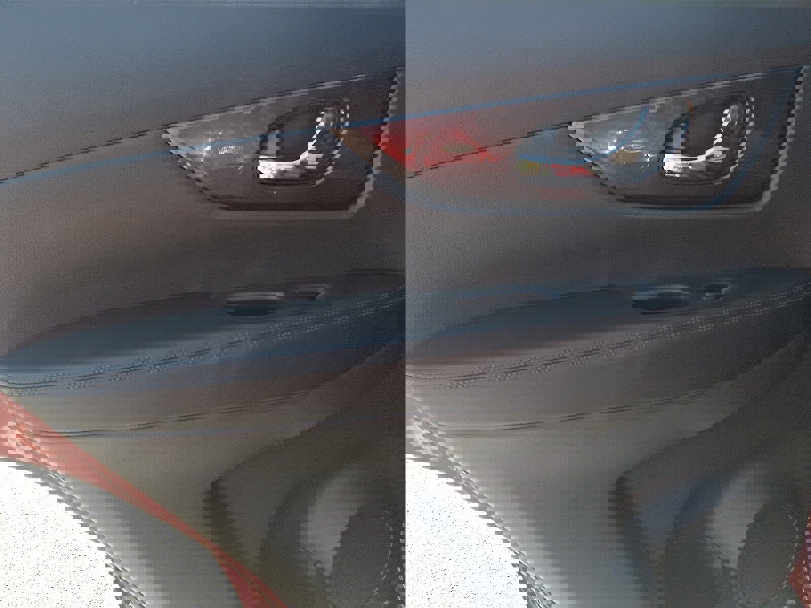 Used 2018 Nissan Rogue SV image 12