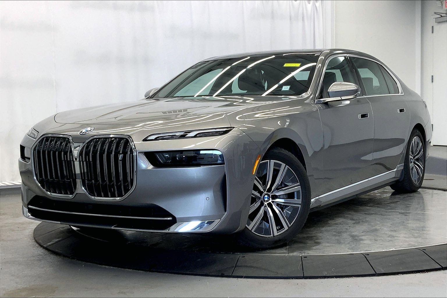 Used 2024 BMW i7 eDrive50 image 1