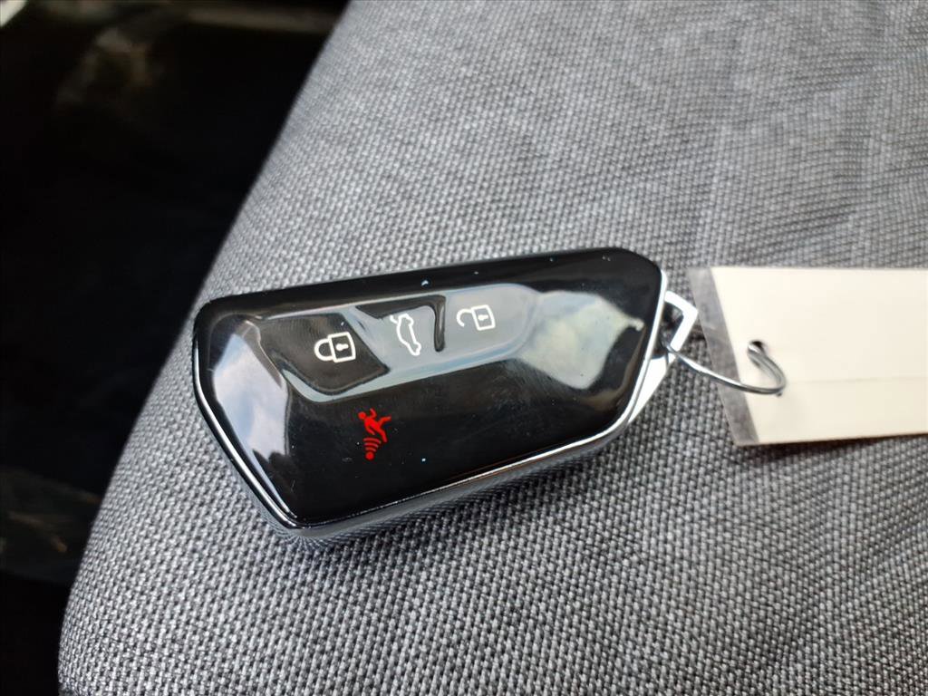 Certified 2025 Volkswagen Tiguan S image 32