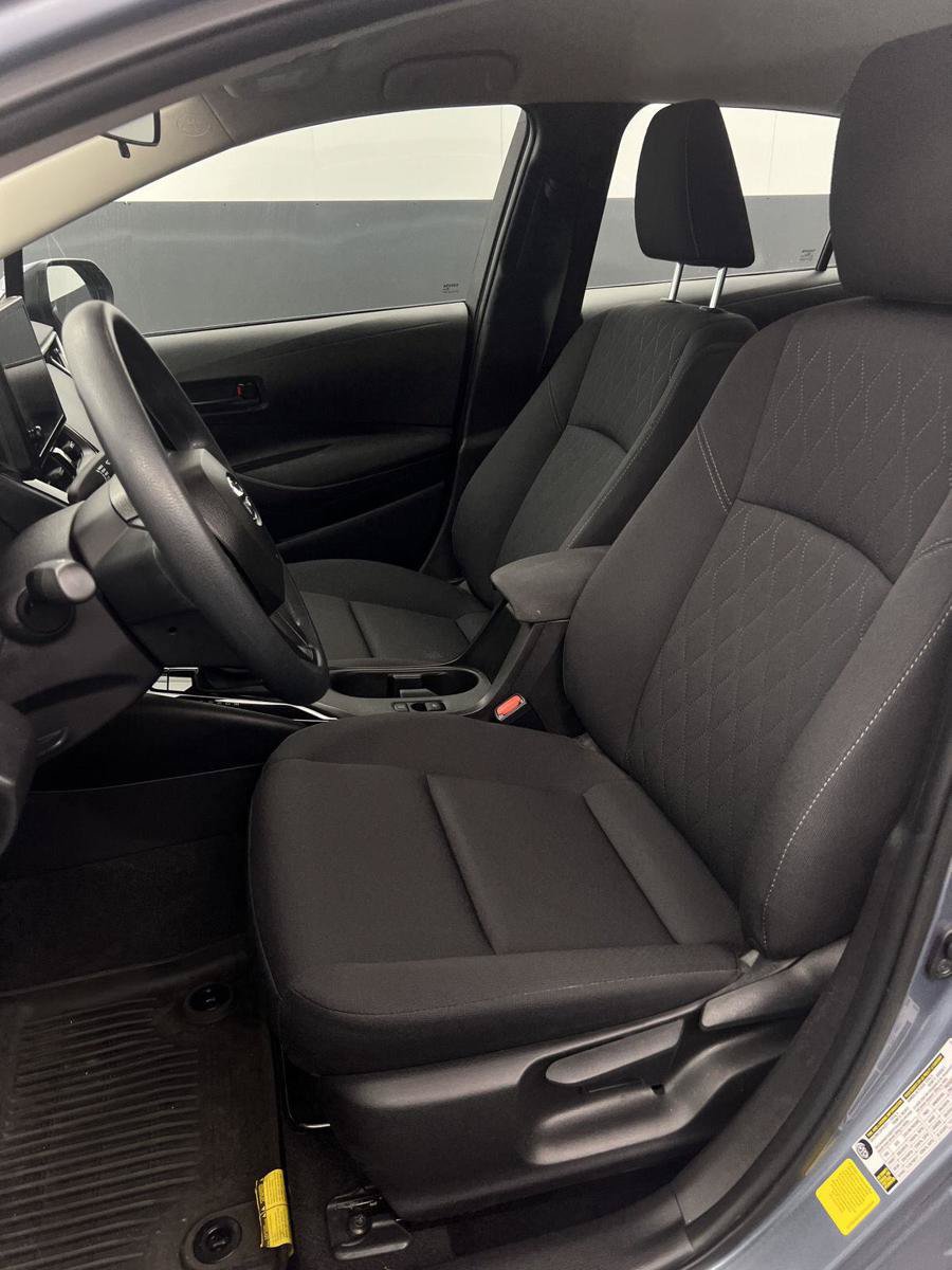 Used 2025 Toyota Corolla LE w/ Convenience Package FWD image 3