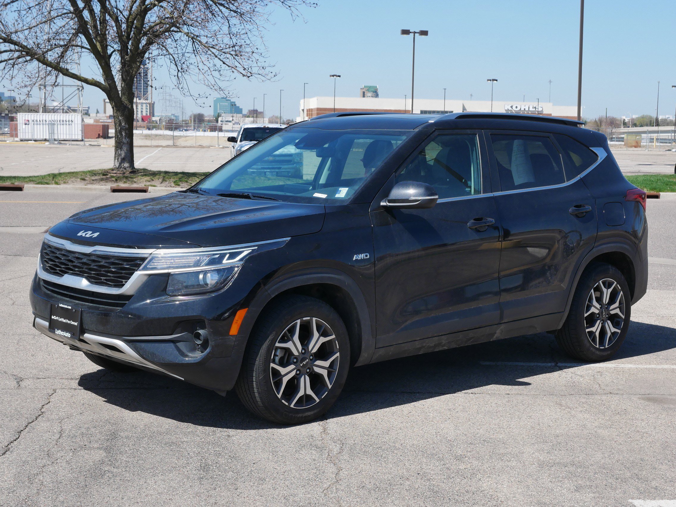 Used 2023 Kia Seltos EX image 2