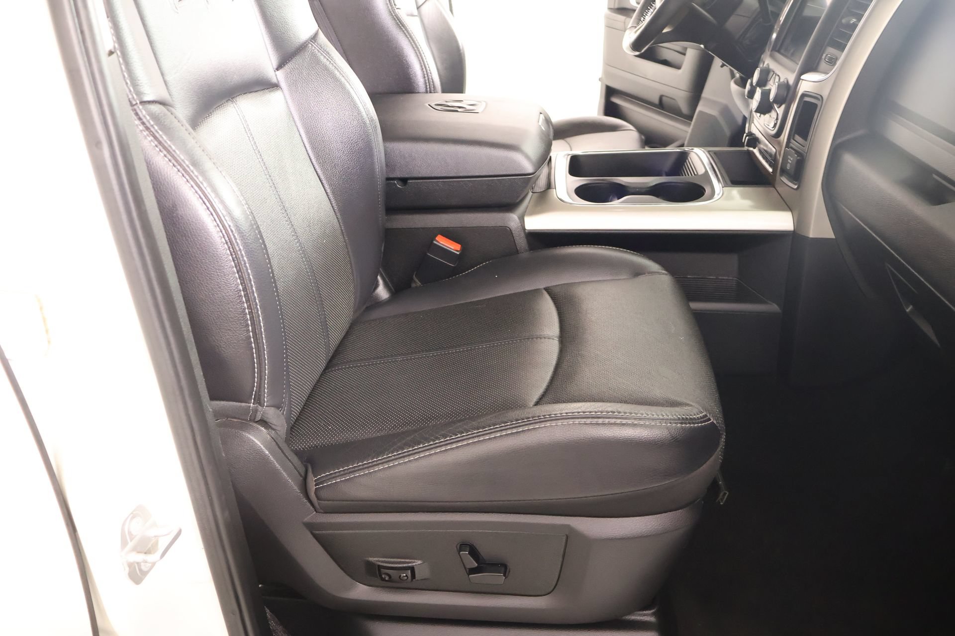 Used 2018 RAM 2500 Laramie AWD/4WD image 14