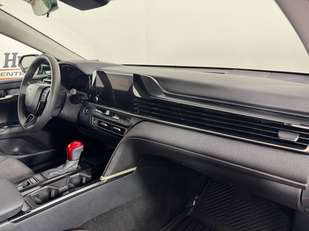 Used 2025 Toyota Camry LE image 31