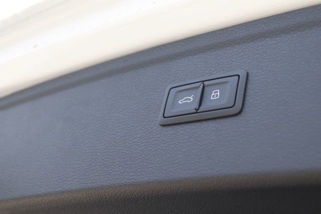 Used 2025 Audi Q5 2.0T Premium w/ Convenience Plus Package image 6