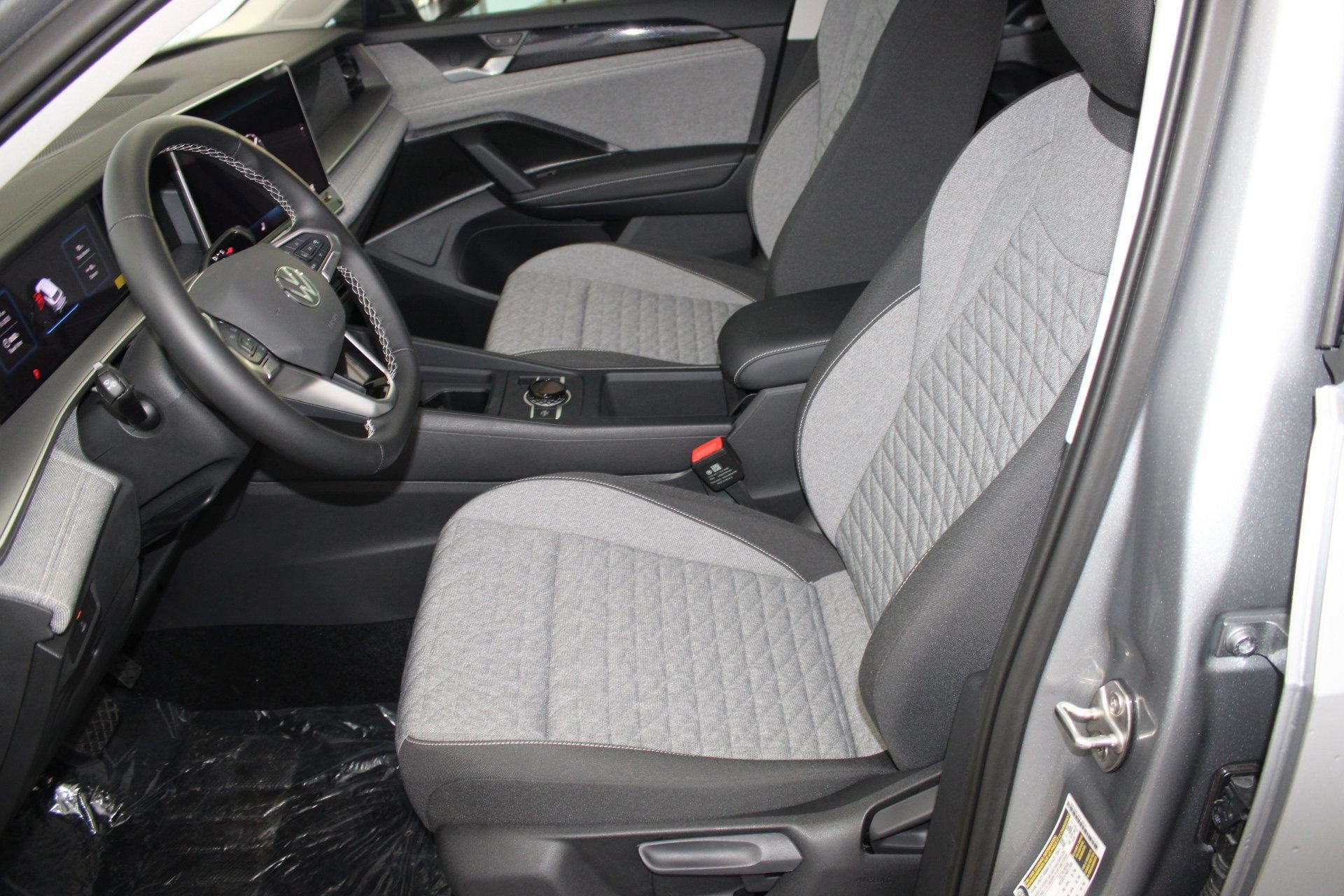 New 2025 Volkswagen Tiguan S FWD image 5