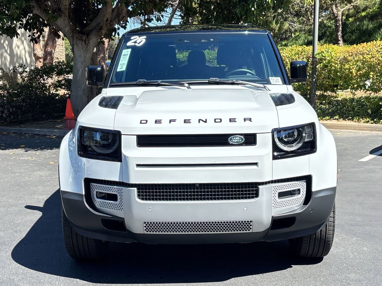 Used 2025 Land Rover Defender 90 S image 6