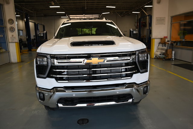 New 2026 Chevrolet Silverado 3500 LTZ w/ LTZ Plus Package AWD/4WD image 2