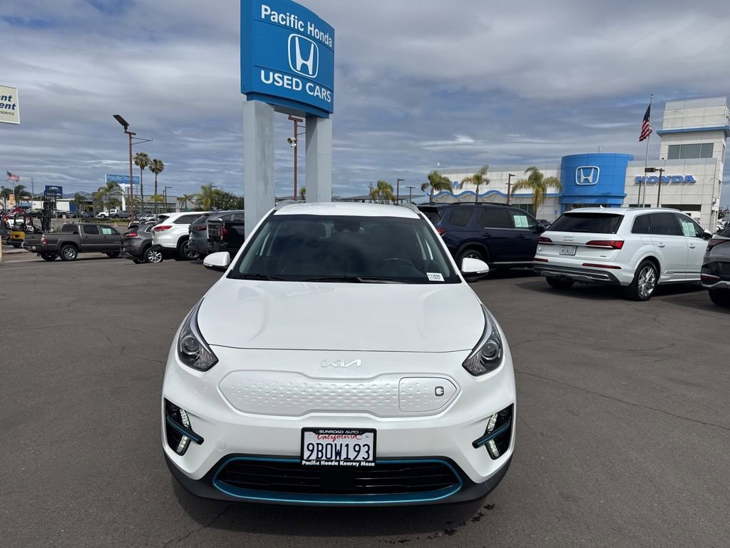 Used 2022 Kia Niro EX image 2