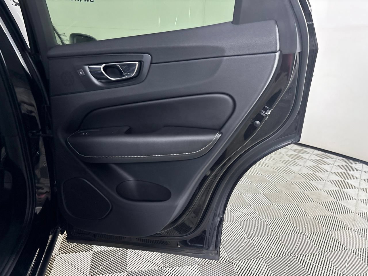 Used 2019 Volvo XC60 T5 R-Design w/ Protection Package Premier FWD image 27