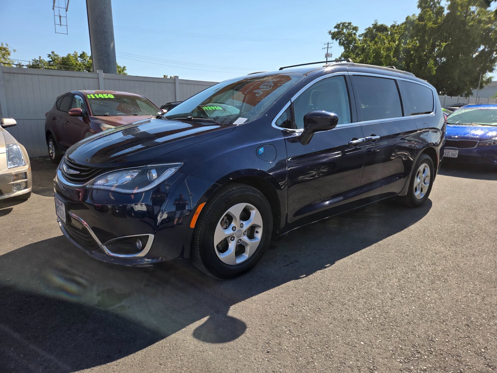 Used 2018 Chrysler Pacifica Touring Plus FWD image 1