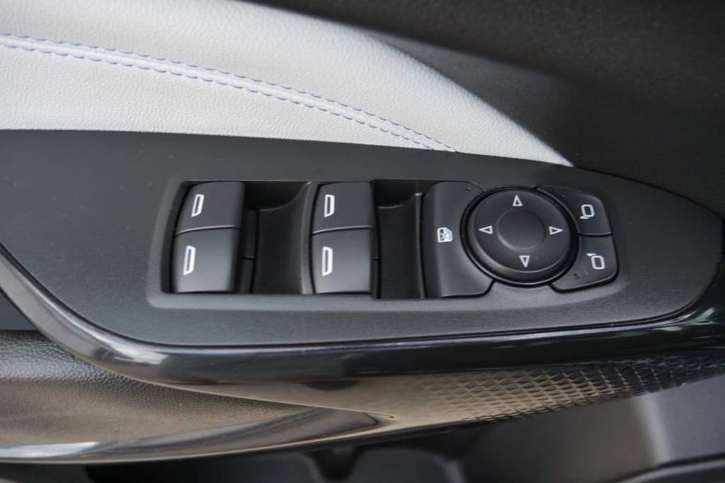 Used 2025 Chevrolet Trax LT FWD image 27