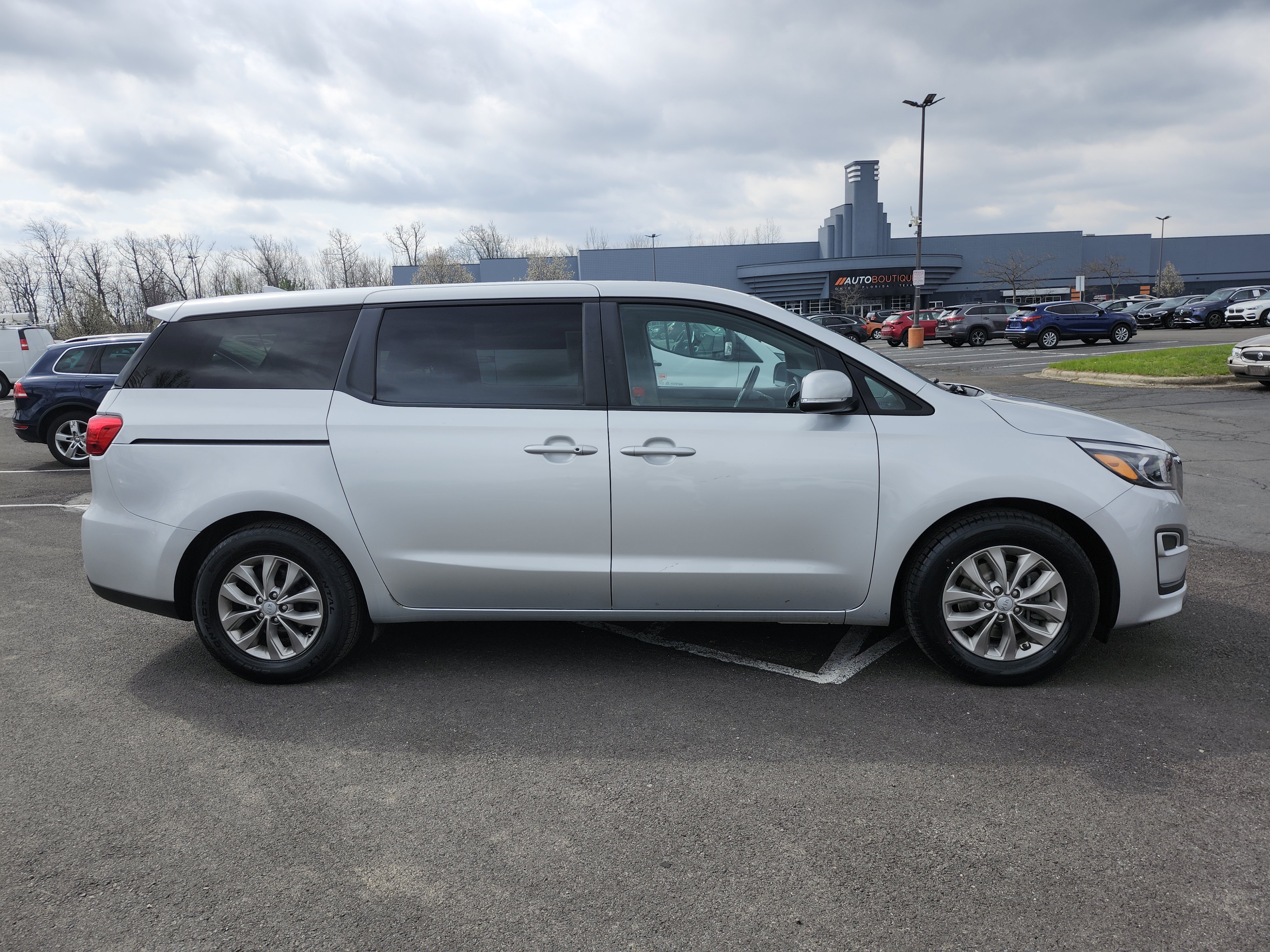 Used 2021 Kia Sedona LX image 16