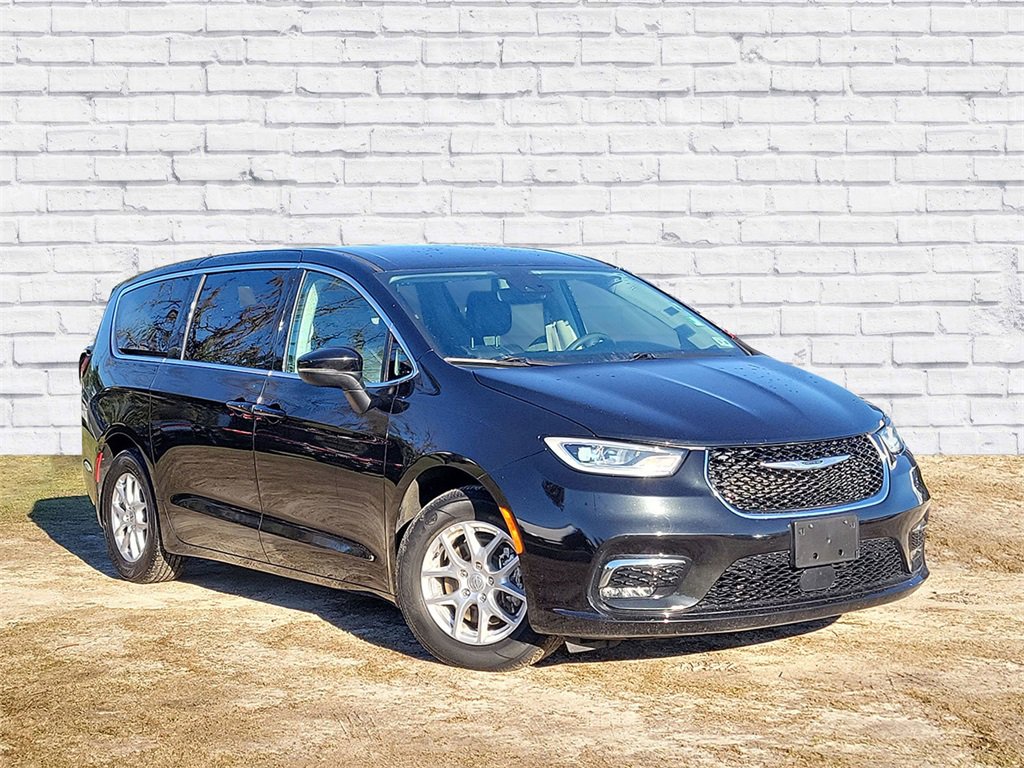 Used 2023 Chrysler Pacifica Touring-L 360° Tour