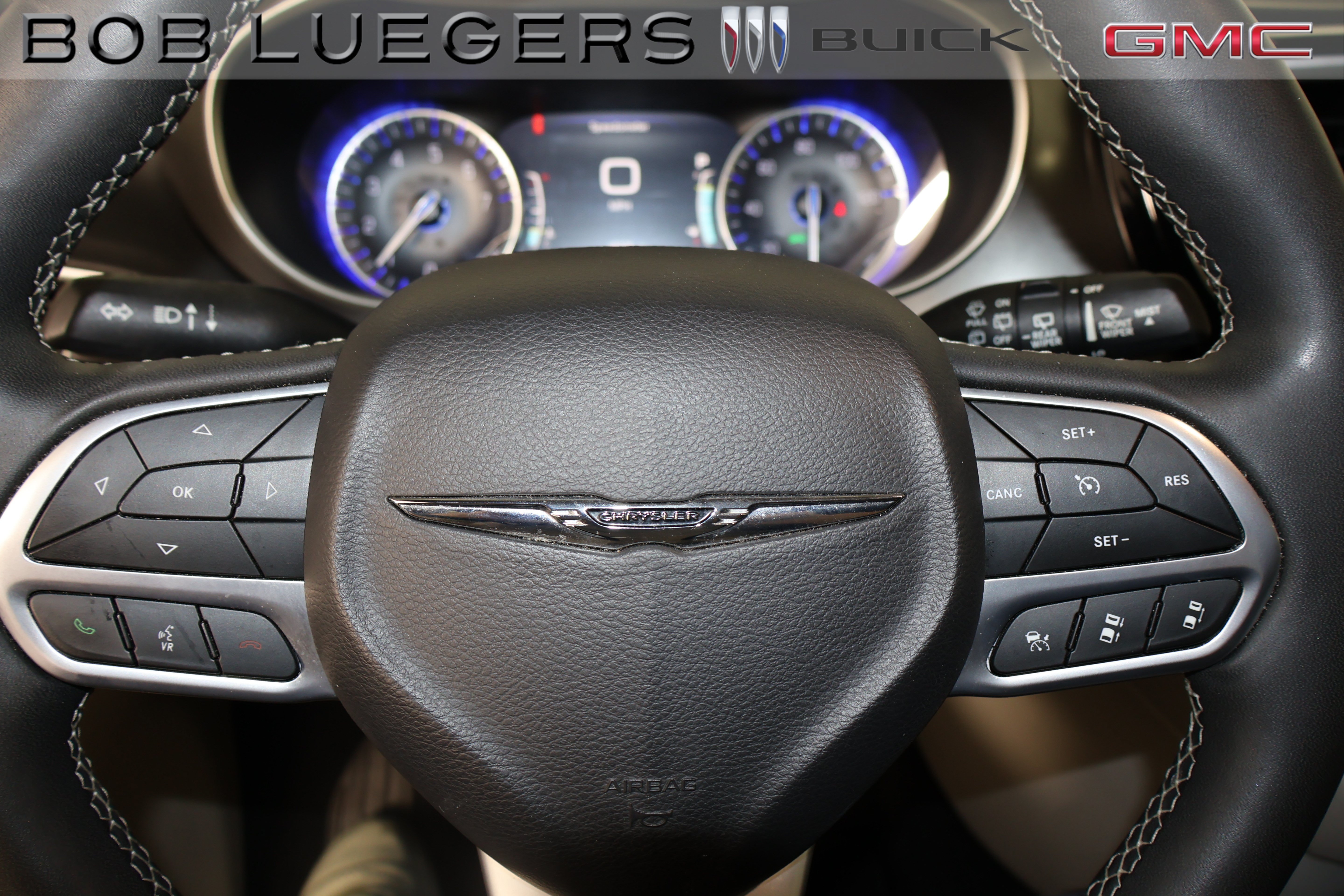 Used 2023 Chrysler Pacifica Touring-L FWD image 23