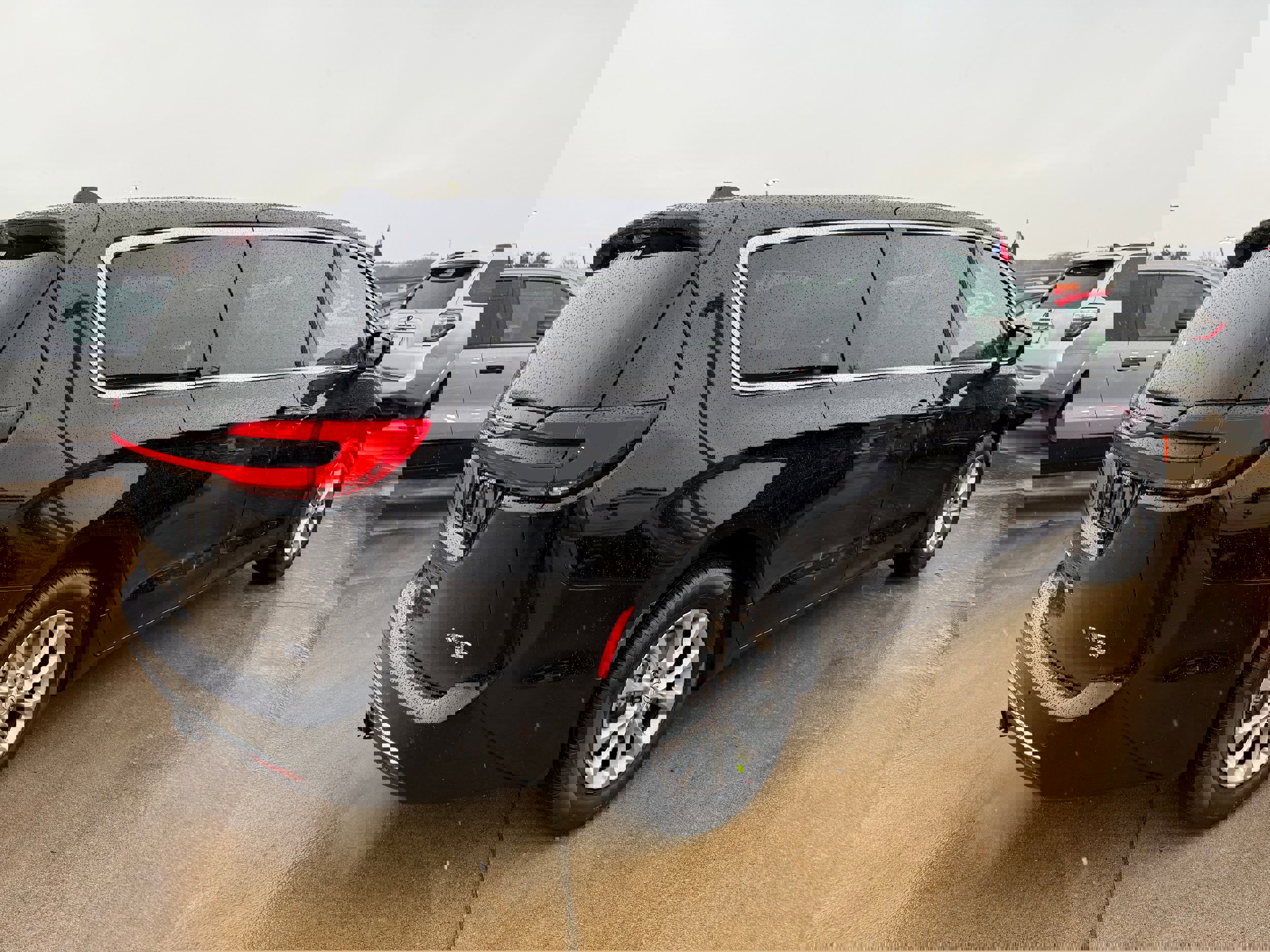 New 2026 Chrysler Pacifica Limited w/ Uconnect Theater Family Group image 4