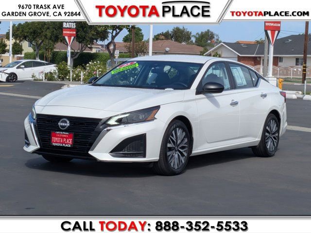 Used 2025 Nissan Altima 2.5 SV image 1