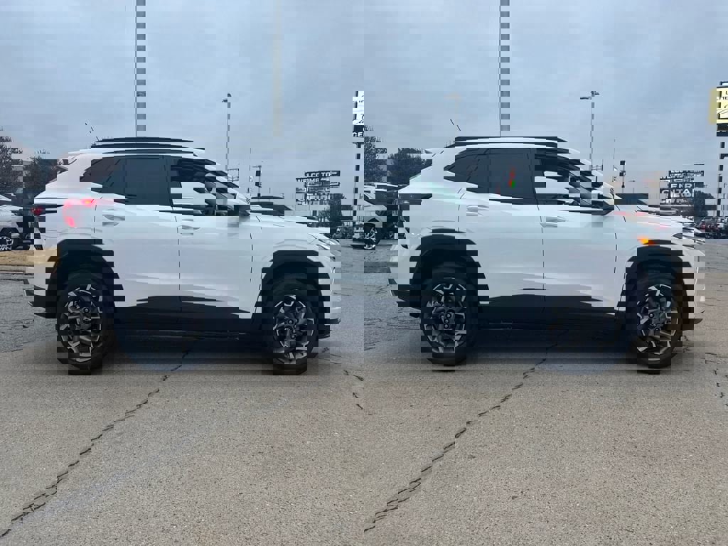 New 2026 Chevrolet Trax LT w/ LPO, Blackout Package image 8