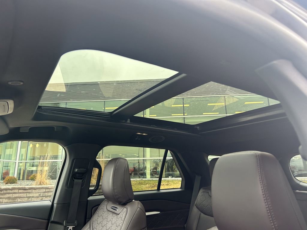 Used 2025 Ford Explorer Platinum w/ LUX Leather Package image 25